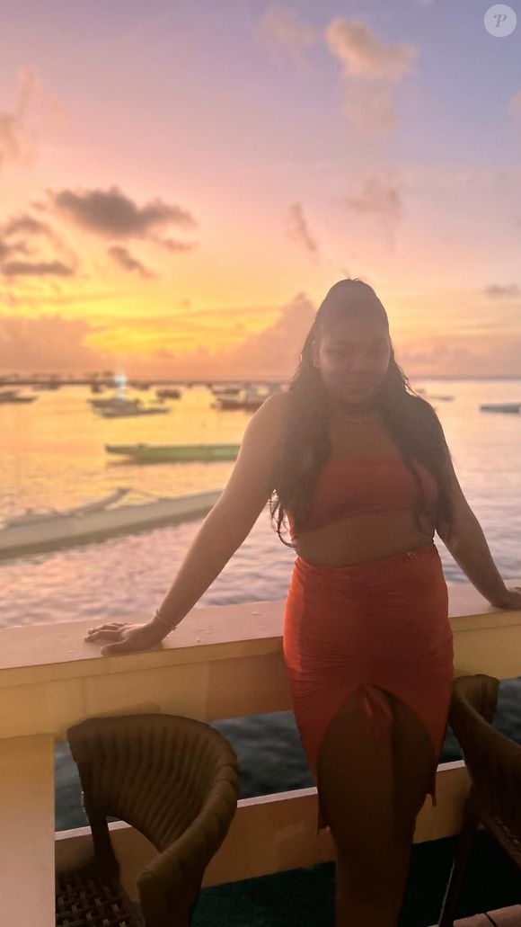 Raquel Brito frisou que vive um momento longe de polêmicas: ‘Estou vivendo minha vida paz, sem me envolver em nenhum tipo de polêmica’