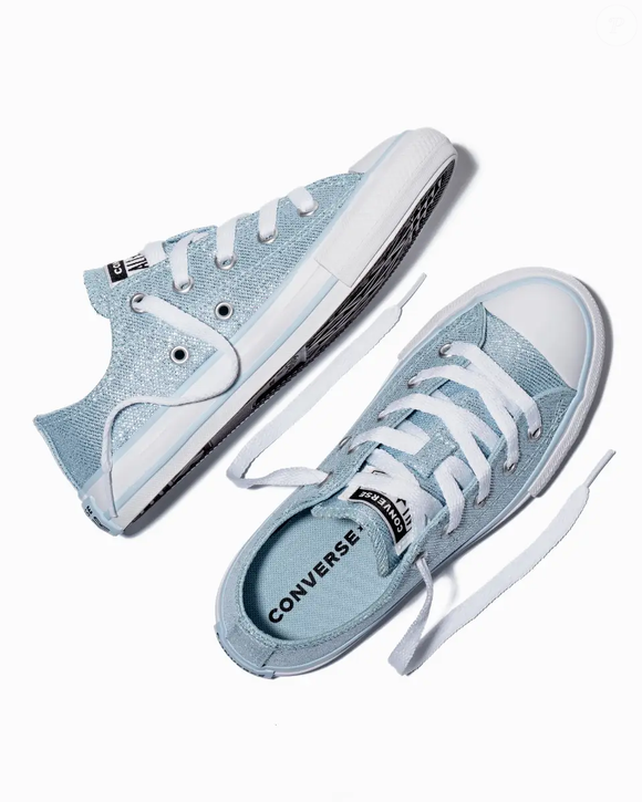 Criado em 1917, o clássico Chuck Taylor All Star ganha versão metalizada e reforça seu status como um dos sneakers mais icônicos da moda