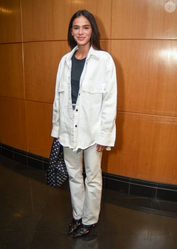 Bruna Marquezine está solteira após fim do namoro com João Guilherme