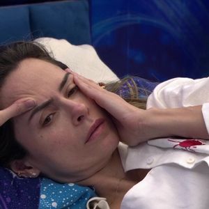 Ana Paula Renault optou por permanecer no 'BBB 26' mesmo após a morte do pai, o que gerou críticas na web