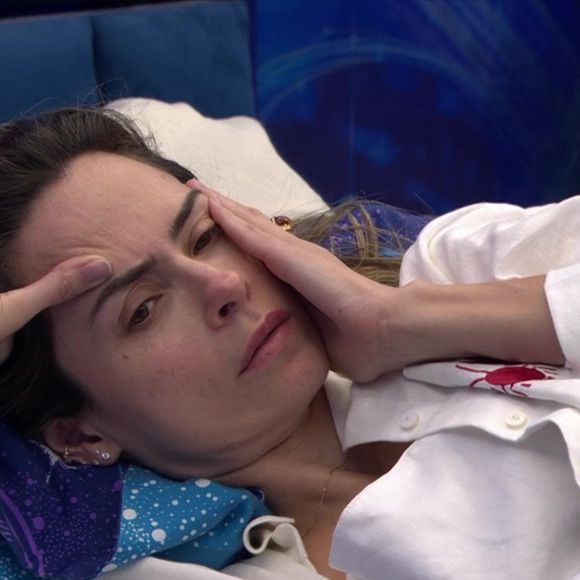 Ana Paula Renault optou por permanecer no 'BBB 26' mesmo após a morte do pai, o que gerou críticas na web
