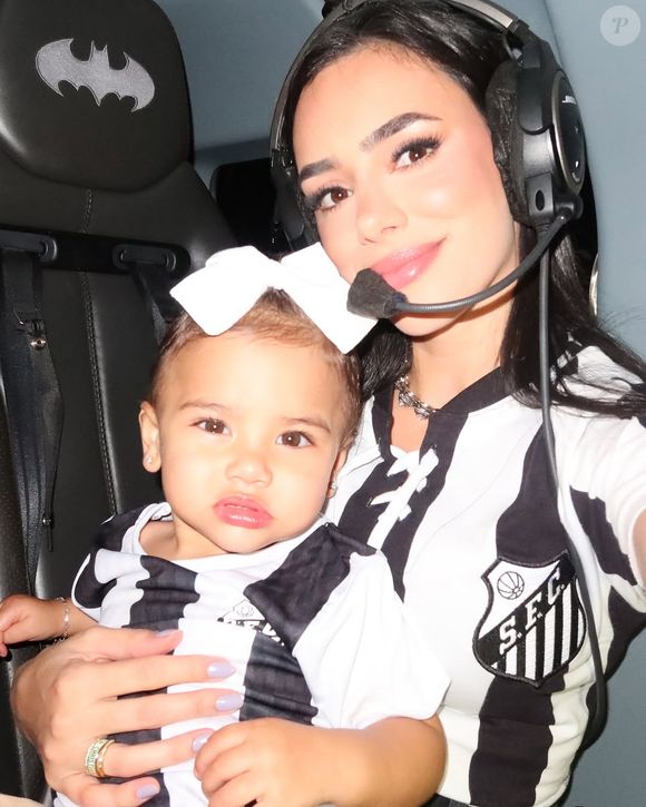 Bruna Biancardi chega de helicóptero na Vila Belmiro para ver Neymar jogar pelo Santos