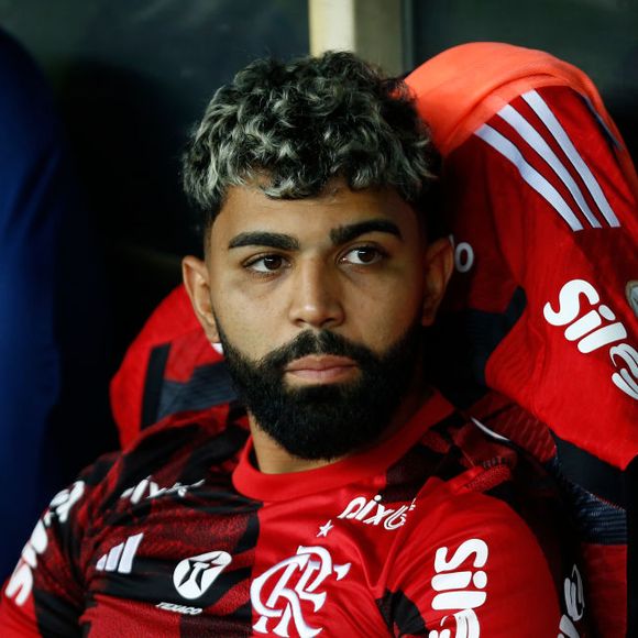 Gabigol foi ídolo do Flamengo, mas relação desgastou após foto do jogador com a camisa do Corinthians