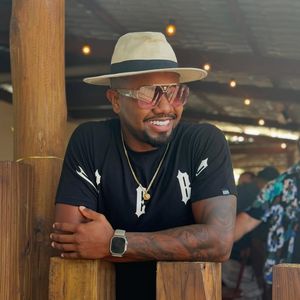 Davi Brito ‘pediu o meu número para a irmã dele e ela me perguntou se podia passar. Eu não respondi porque não queria, mas ela acabou passando’, conta Larissa Tomásia