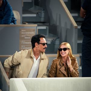 Na paleta! Marina Ruy Barbosa e Rodrigo Santoro combinam looks em tons terrosos e ostentam estilo ao assistirem partida de tênis