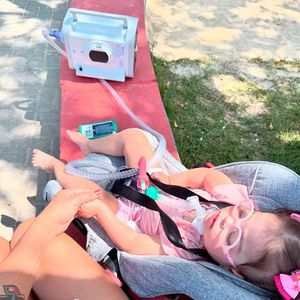 Filha de Juliano Cazarré e Leticia Cazarré, Maria Guilhermina foi diagnosticada com Anomalia de Ebstein logo após o nascimento