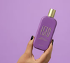 O Egeo Vanilla Ubesession aposta no ube, ingrediente de sabor naturalmente doce e cremoso que lembra a baunilha, para criar uma fragrância gourmand autêntica e irresistível