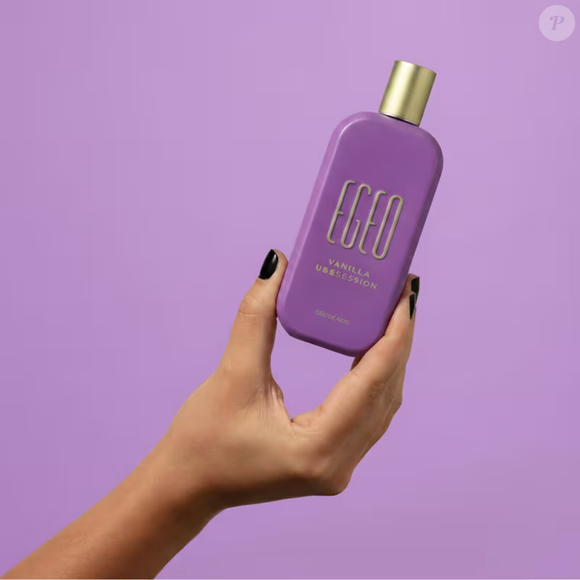 O Egeo Vanilla Ubesession aposta no ube, ingrediente de sabor naturalmente doce e cremoso que lembra a baunilha, para criar uma fragrância gourmand autêntica e irresistível