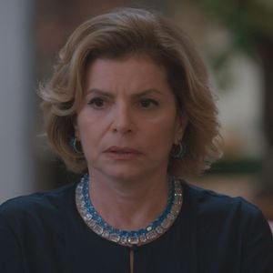 Odete Roitman (Débora Bloch) pode ter forjado a própria morte com a ajuda de Freitas e Consuêlo