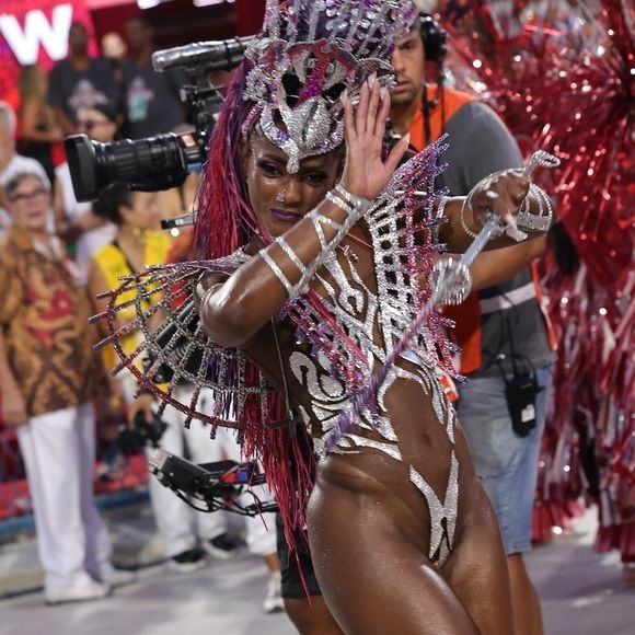 Érika Januza ficou 4 anos como Rainha de bateria da Viradouro no Carnaval do Rio