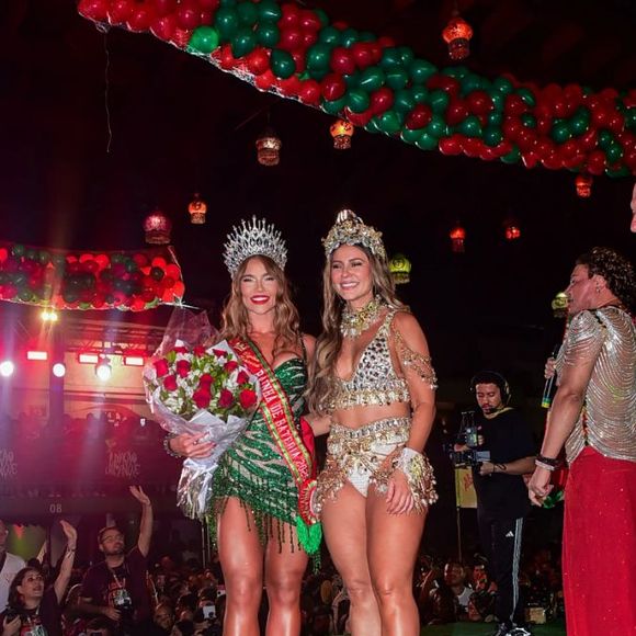 Virgínia recebeu de Paolla Oliveira a coroa da Grande Rio