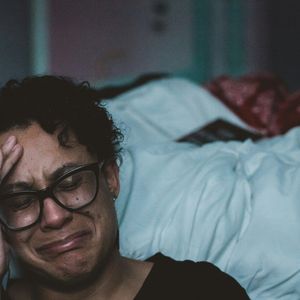 A Psicologia, especialmente, a corrente psicanalítica, considera o choro uma catarse, como se as lágrimas fossem uma válvula de escape