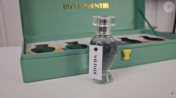 Conhecida pela dificuldade de encontrar uma tradução exata em outros idiomas, a saudade ganhou uma interpretação olfativa no Box do Sentir, de O Boticário. A missão ficou com a perfumista Honorine Blanc, da dsm-firmenich, nascida no Líbano. Ao falar de sua relação com o Brasil, a profissional destaca a ideia de deliciousness, associada às pessoas, à comida, às frutas, à vegetação e às cores. Essas referências ajudaram a construir sua leitura sobre as experiências intensas que permanecem na memória