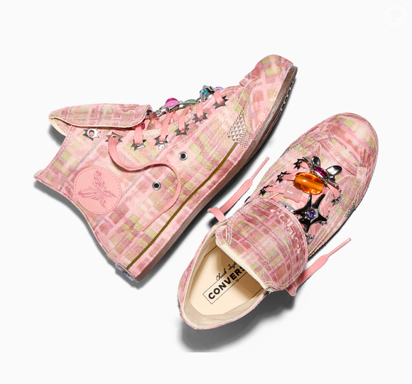 A parceria entre Converse e Collina Strada inaugura o primeiro capítulo de uma colaboração de várias temporadas e coloca a criatividade no centro de uma coleção que celebra autenticidade e individualidade