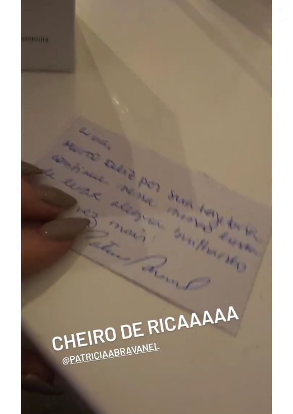 Patricia Abravanel escreveu cartão para Livia Andrade, com quem teve rixa na TV: 'Muito feliz por sua trajetória. Continue nessa missão linda de levar alegria, brilhando cada vez mais'