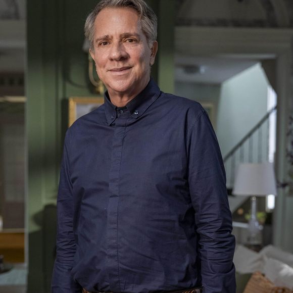 Eugênio (Luís Salém) fala para Odete (Debora Bloch) e Celina (Malu Galli) que Fátima (Bella Campos) teve uma atitude afrontosa nas redes sociais, nos próximos capítulos da novela 'Vale Tudo'.