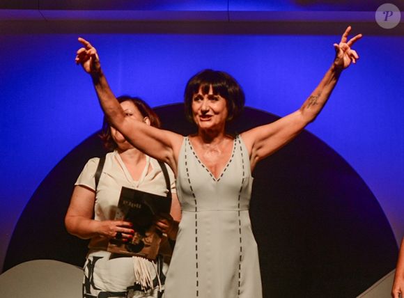 Zezé Polessa em foto da peça 'Os Olhos de Nara Leão'