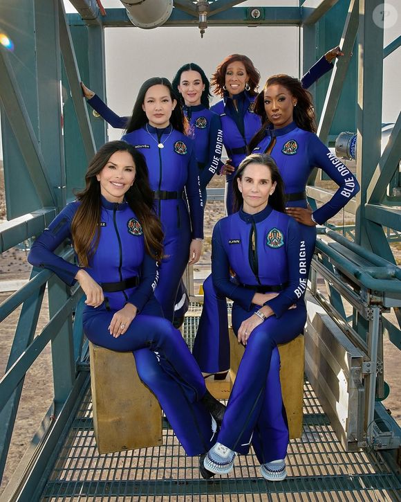 Katy Perry a bordo da cápsula da Blue Origin, que levou seis mulheres ao espaço em um voo histórico de apenas 11 minutos.