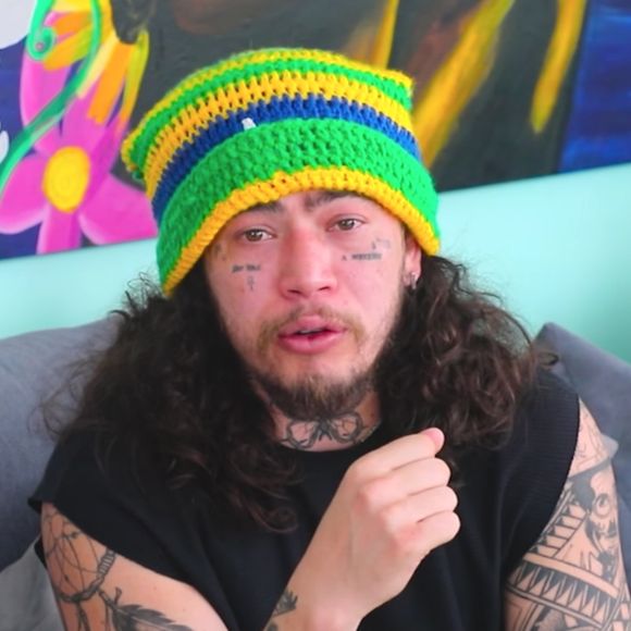 Whindersson Nunes já havia assumido publicamente seus problemas com drogas e alcoolismo. Recentemente, ele se internou voluntariamente em uma clínica de reabilitação