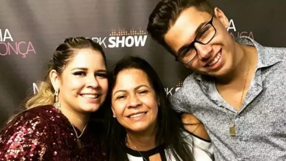 Chamada de 'oportunista' e 'aproveitadora', mãe de Marília Mendonça ganha defesa do filho em meio à polêmica com Murilo Huff: 'Ela vendeu...'