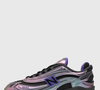 Tênis com efeito 'mancha de óleo' da New Balance ganha destaque em 2026 e promete substituir os modelos básicos com visual futurista