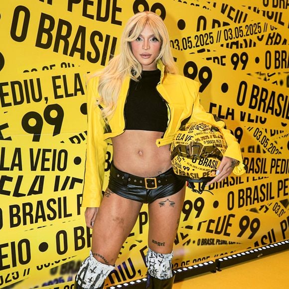 Show da Lady Gaga no Rio: antes de subir ao palco, Pabllo Vittar escolheu um short micro com cropped para o evento