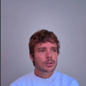 João Lucas virou o jogo após ser citado pela Veja em uma lista de celebridades apontadas como 'sem carisma'. O marido de Sasha usou a repercussão para divulgar a Sede Energy, bebida associada à ideia de energia social e carisma