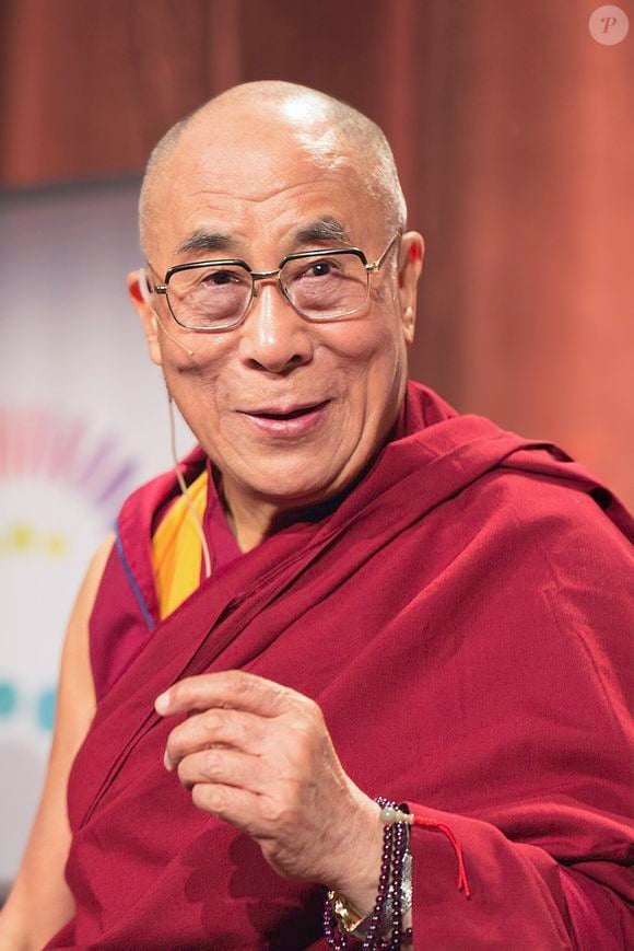 Tenzin Gyatso, o 14º Dalai Lama, tornou-se conhecido mundialmente pela defesa da paz, da compaixão e do diálogo