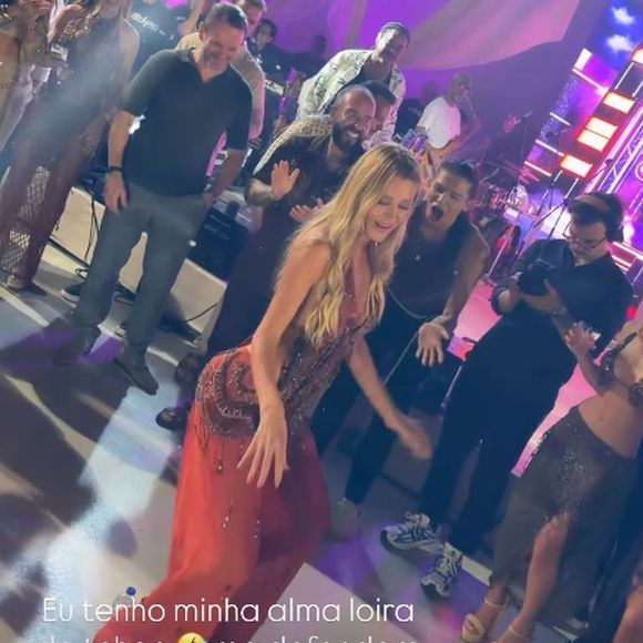Ana Paula Siebert não resistiu e dançou axé