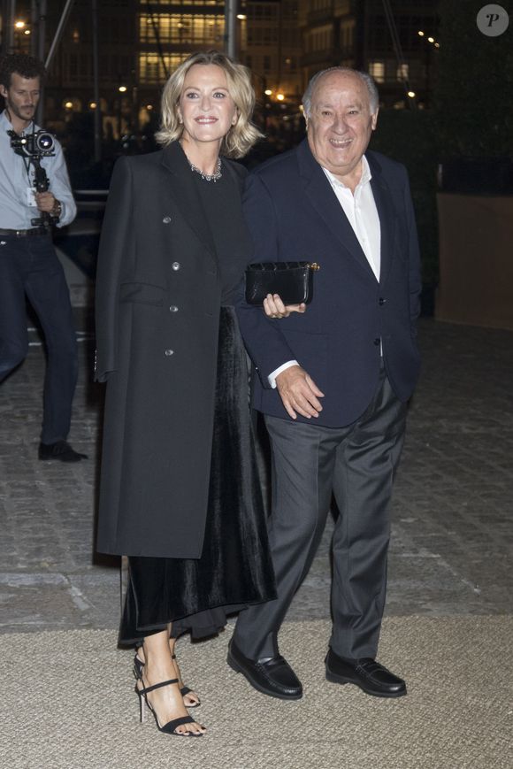 Desde 2001, Amancio Ortega é casado com Flora Pérez, mas, na verdade, o relacionamento começou quase 20 anos antes como um caso extraconjugal