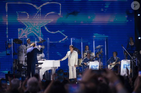 Roberto Carlos perdeu o controle da Cadillac que pilotava e bateu em outros três veículos da equipe