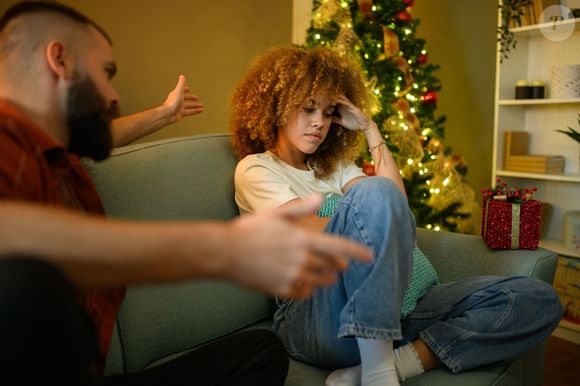 Prepare respostas neutras e consistentes: Escolha previamente de duas a três respostas curtas e neutras para assuntos sensíveis