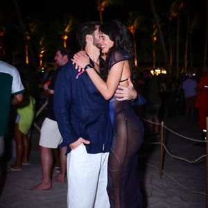 Bruna Marquezine e João Guilherme protagonizaram momentos de romance