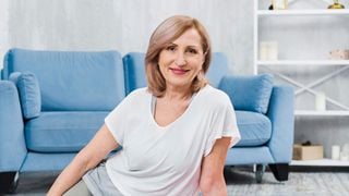 Exercícios de Pilates para aumentar a mobilidade a partir dos 60 anos, por April Hattori, personal trainer
