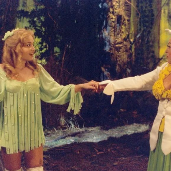 Angélica foi convidada para reviver a Fada Bela, sua personagem em 'Caça Talentos' (1996-1998), pelos 60 anos de Globo