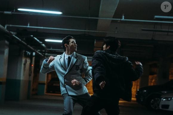 Hu-min se sentia culpado de ter ensinado Baek-jin a lutar, enquanto o vilão queria, mesmo que forçado, a amizade novamente