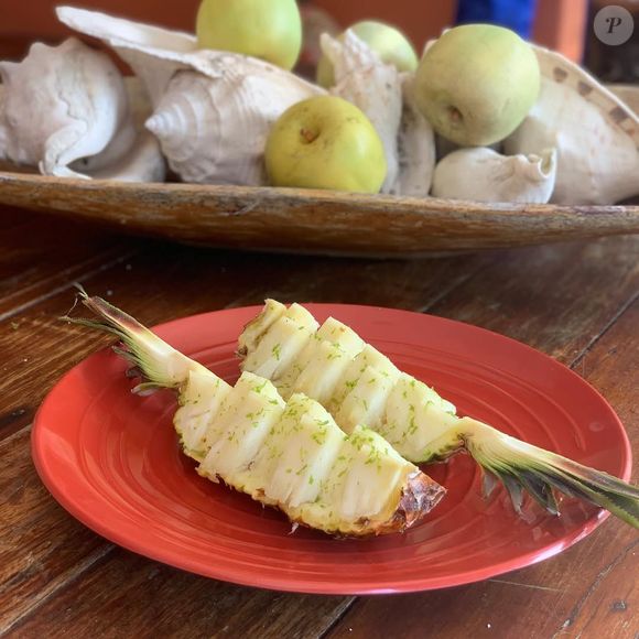Por fim, a receita leva raspas de limão e está pronta para ser consumida