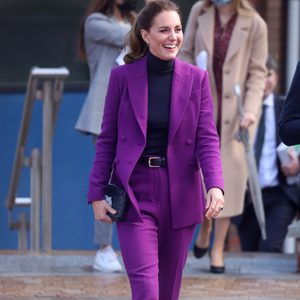 Looks monocromáticos de Kate Middleton alongam a silhueta: você pode apostar em calças de alfaiataria e blazers ou casacos.