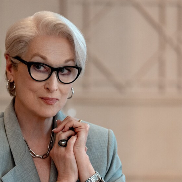Meryl Streep, abra o olho! A eterna Miranda Priestly parece ter sido evocada pela escolha de um look arrebatador de Anne Hathaway em evento de luxo da Bvlgari na última segunda-feira (23)