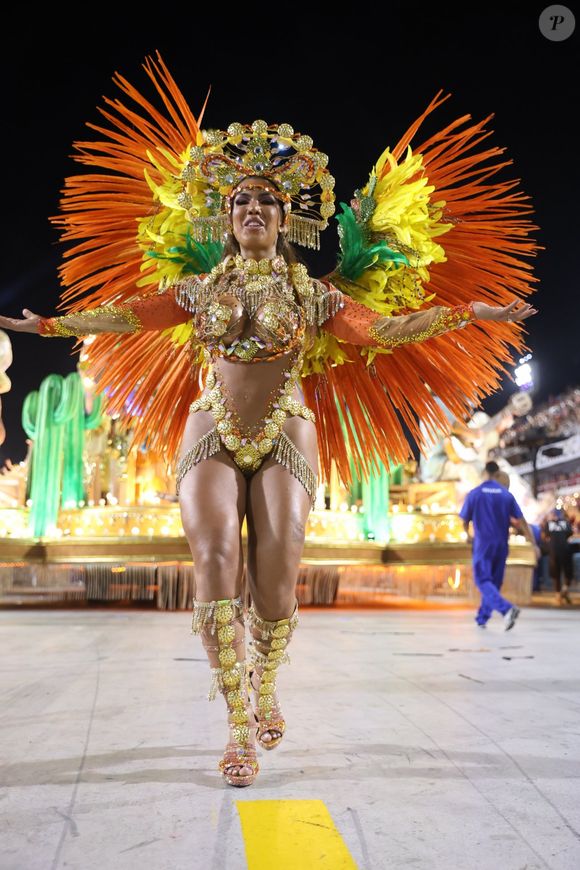 Confusão antes da avenida: bastidores da Acadêmicos de Niterói são marcados por discussão pesada envolvendo musa