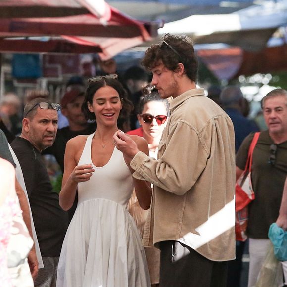Mesmo tentando ser discretos, Shawn Mendes e Bruna Marquezine não passaram despercebidos