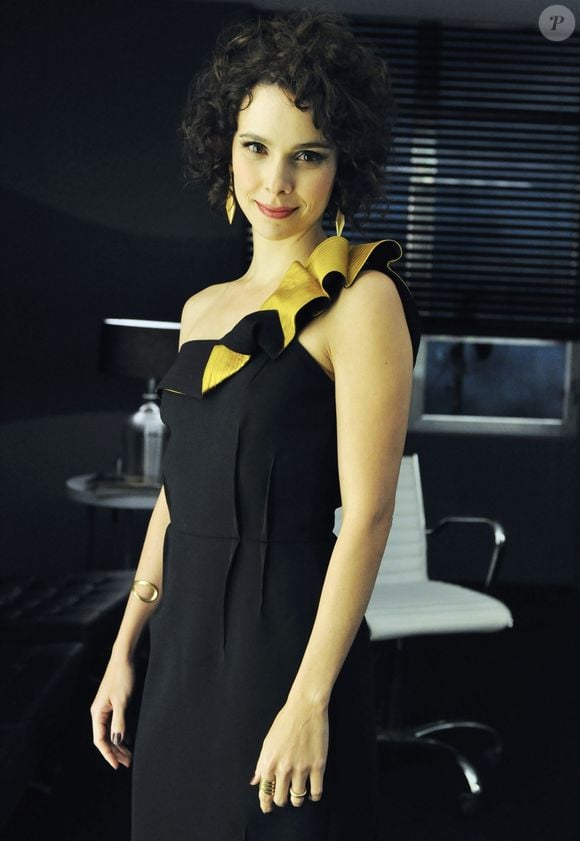 Bem diferente de Nina em 'Avenida Brasil', Débora Falabella esteve no elenco de 'A Mulher Invisível' (2011), como a Clarisse
