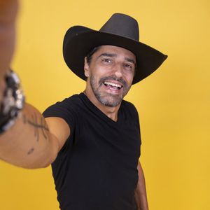 Alberto Cowboy relembrou sua primeira passagem pelo ‘BBB’ em conversa com Edilson Capetinha e Matheus
