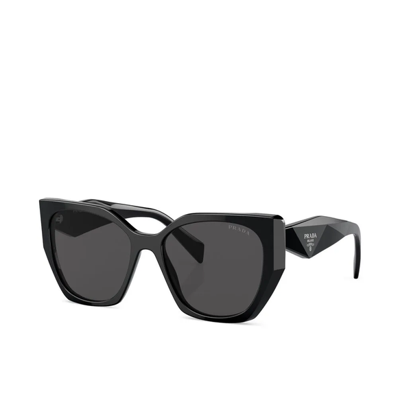 E, óbvio, para arrematar o look, apostamos em um óculos de sol escuro da Prada, disponível na Farfetch por R$ 3.855