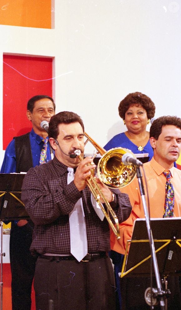 Ratinho está no SBT desde 1998 e seu programa já passou por várias fases e horários, chegando a se tornar semanal por alguns períodos