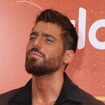 Can Yaman, galã de novelas turcas e aos 36 anos de idade: 'Um traço da minha personalidade quando era jovem era que eu estudava muito e não era muito sociável'