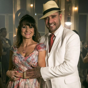 Diogo Nogueira e Zezé Polessa nos bastidores da novela 'A Força do Querer'