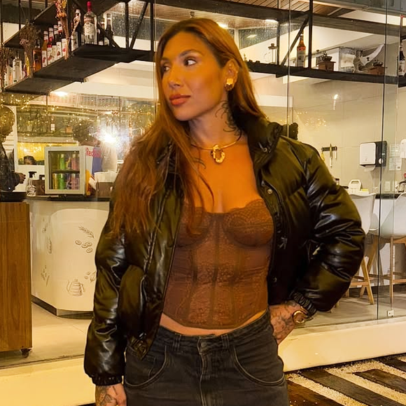 Esses são os Adidas Gazelle que as garotas clássicas adoram: uma peça essencial no guarda-roupa, em preto intenso e incrivelmente estilosa