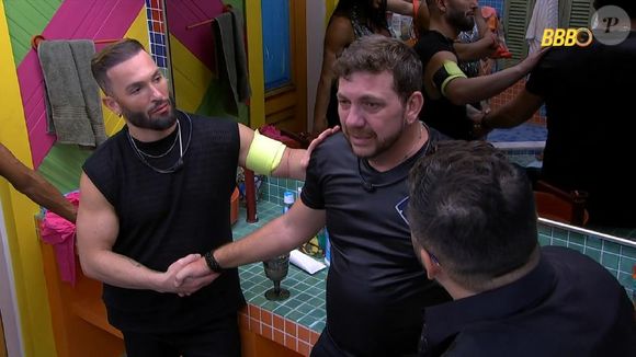 Ed chora e é consolado após Raissa passar mal em festa do 'BBB 25'