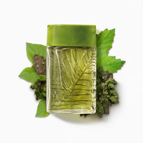 De acordo com a proposta da fragrância, a inspiração vem das partículas chamadas "phytoncides", liberadas naturalmente pelas árvores e associadas ao relaxamento